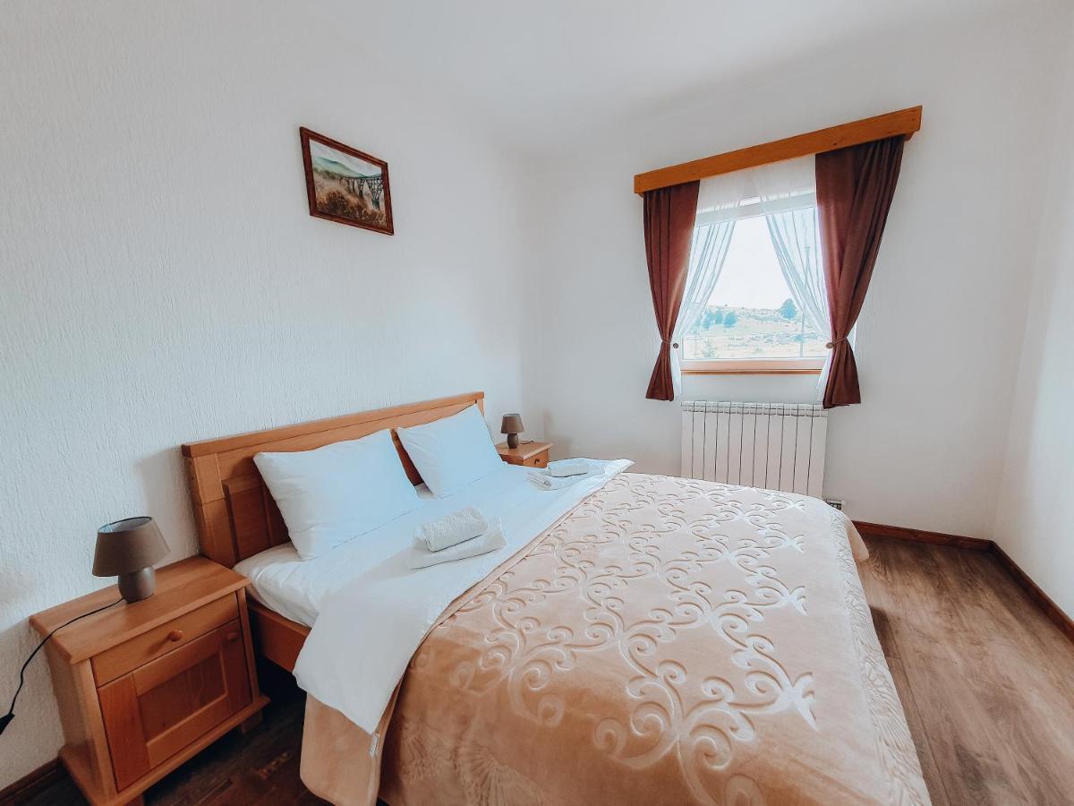 Apartmani Stari Gaj Žabljak エクステリア 写真